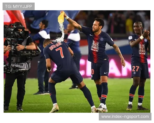 绝杀背后的故事:内维斯补时头球如何帮助巴黎完成对里昂的五连杀 绝杀背后的故事:内维斯补时头球如何帮助巴黎完成对里昂的五连杀