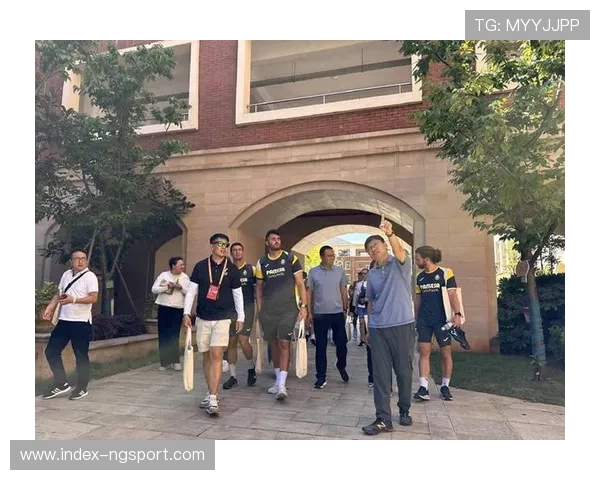 西甲俱乐部与当地学校合作项目扩大,足球训练与文化课程结合 西甲俱乐部与当地学校合作项目扩大,足球训练与文化课程结合